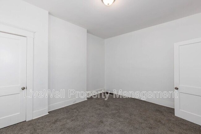 Building Photo - 404 12th St SW