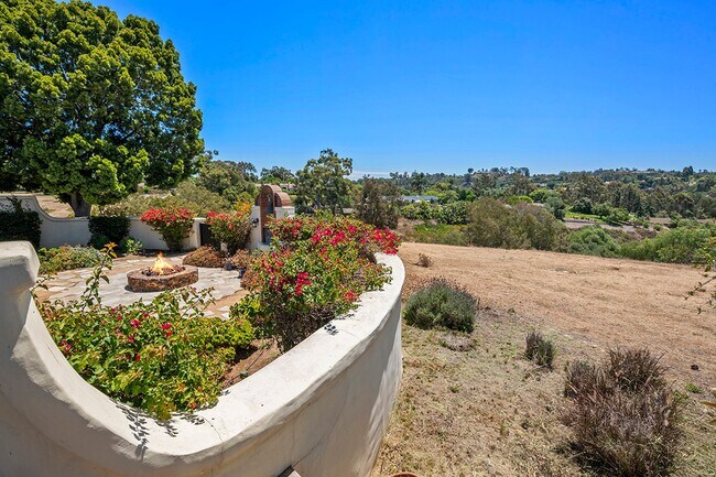 Building Photo - This Beautiful Hacienda Style Home combine...