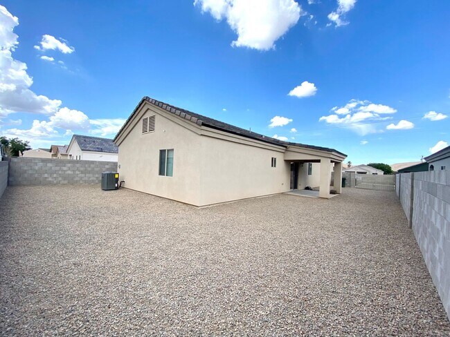 Building Photo - Centrally Located 3BR Home Near Airway Ave | Granite Kitchen, 2-Car Garage & Fenced Yard!