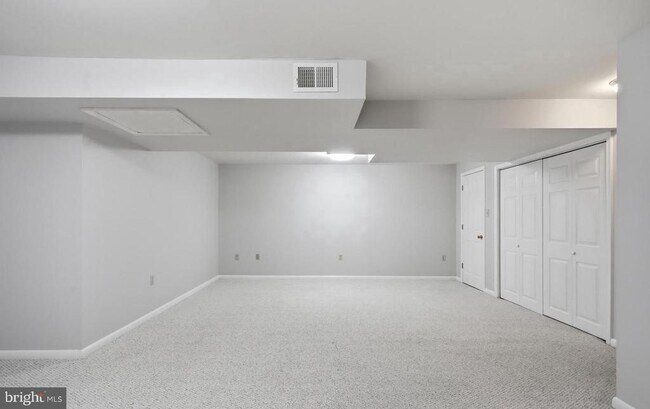 Building Photo - 362 Hamilton Dr