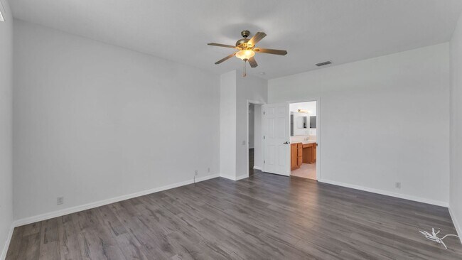 Building Photo - Waterfront home for RENT! 4 bed/2.5 bath