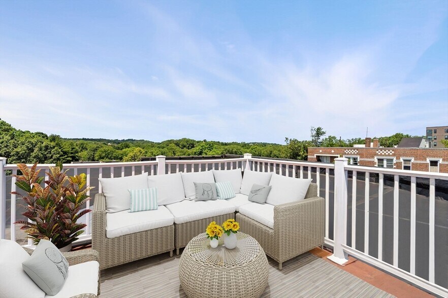 Building Photo - 90 Bynner St