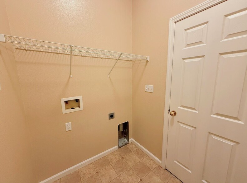 Building Photo - 405 Hearst Dr
