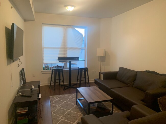 Interior Photo - 1536 N. Carlisle