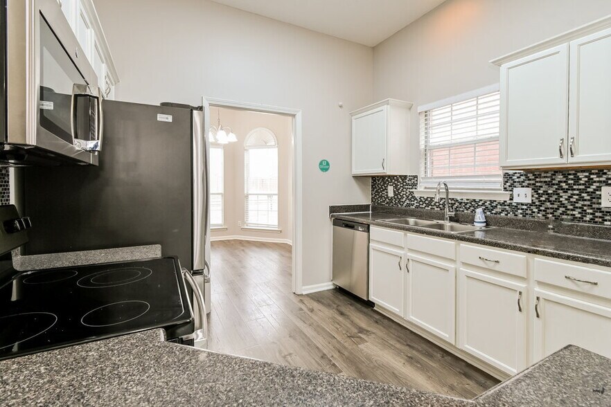 Building Photo - 2752 Misty Valley Dr
