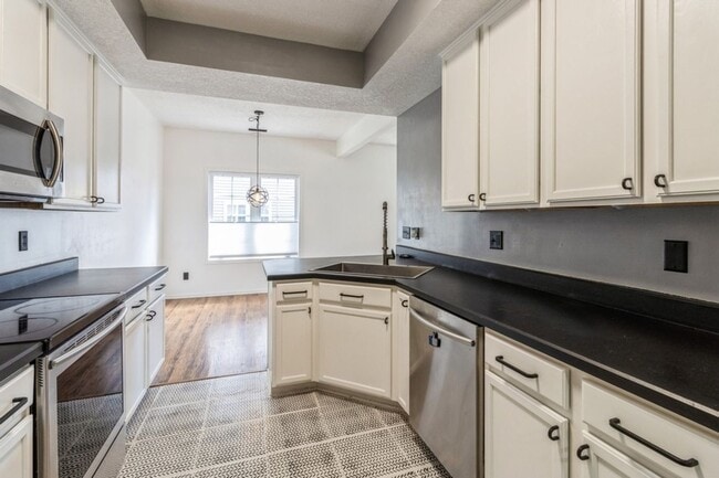 Building Photo - FOUNTAIN POINTE TOWNHOME!! 2 Bed, 2.5 Bath Townhome in Ankeny
