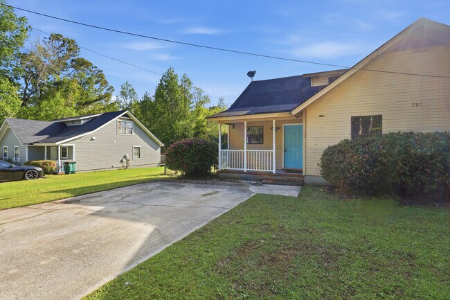 Building Photo - Ash St Ex