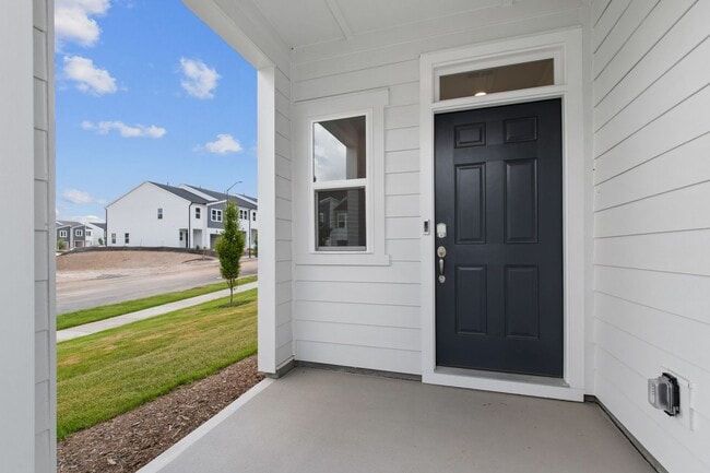 Building Photo - Spacious End-Unit 3-Bedroom Townhome in Pr...