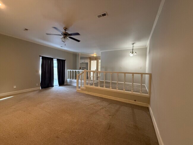 Building Photo - 1420 E 31st St S