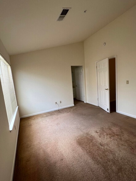 Master Bedroom - 1159 La Rochelle Terrace