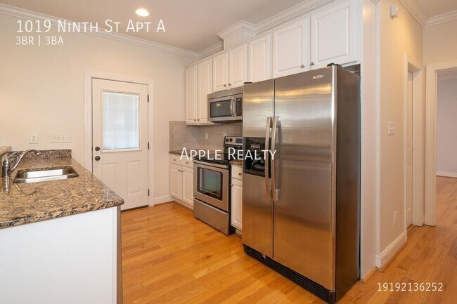 Building Photo - 1019-A Ninth St - Available Now!