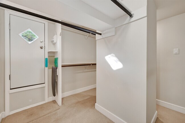 Building Photo - 5338 Brownway St