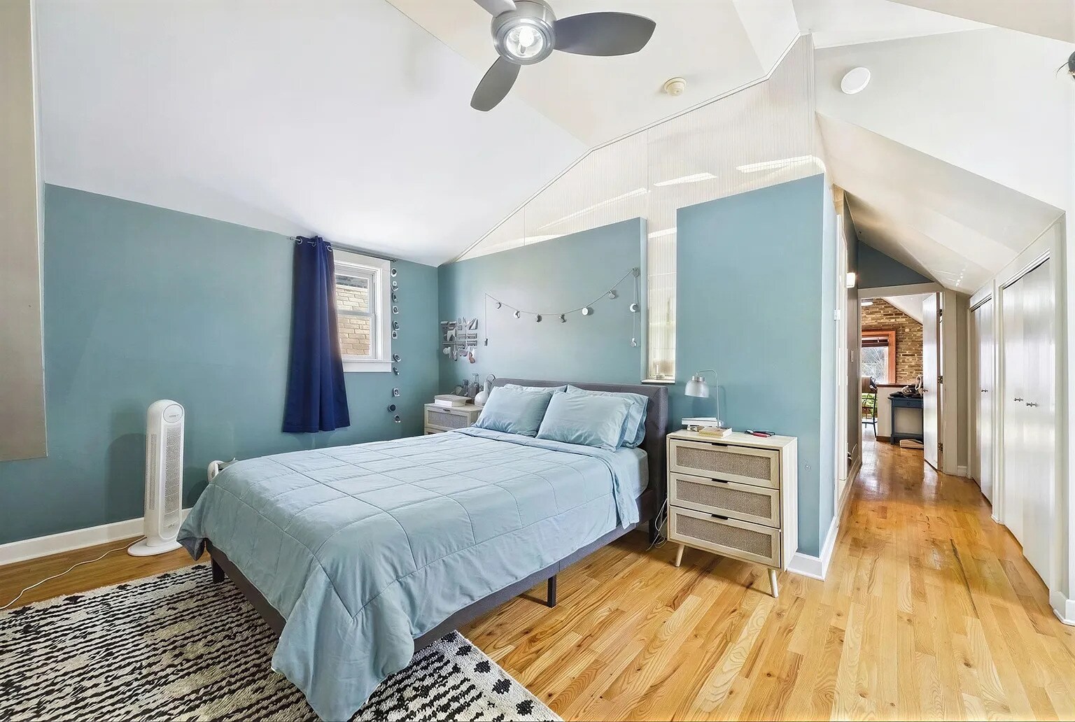 Master bedroom - 2330 W Palmer St
