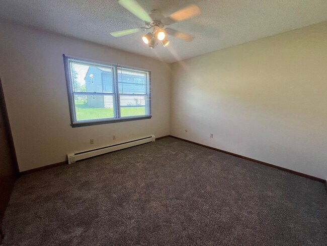 Building Photo - Fully Renovated 2-bed, 1-bath Apartment with a Garage Stall!