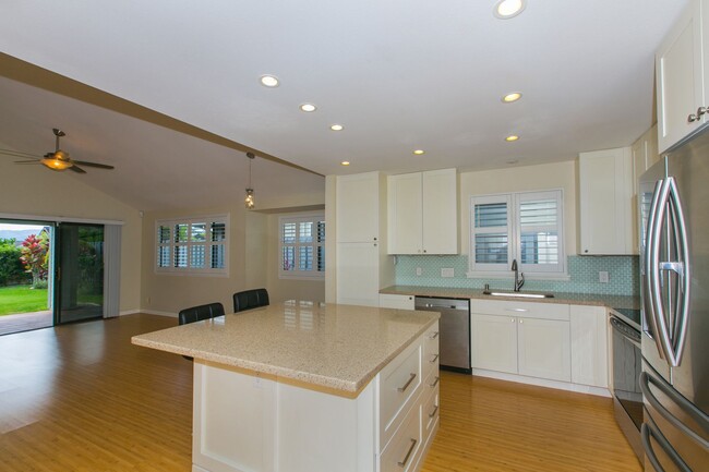 Building Photo - BACK ON MARKET**Single level spacious home...