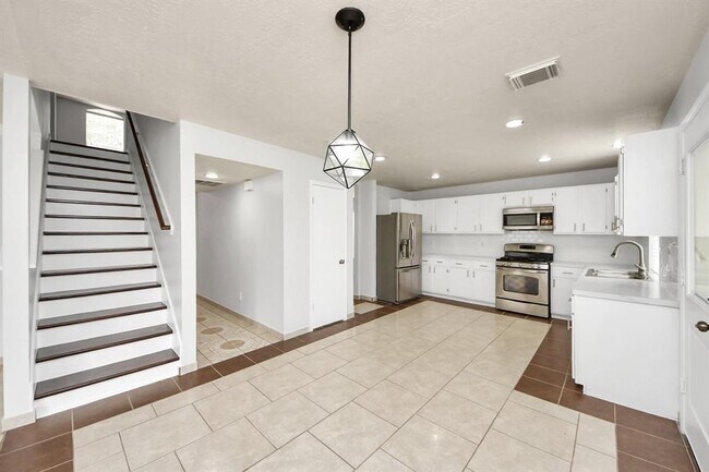 Building Photo - 4310 Lucas Trace Ct