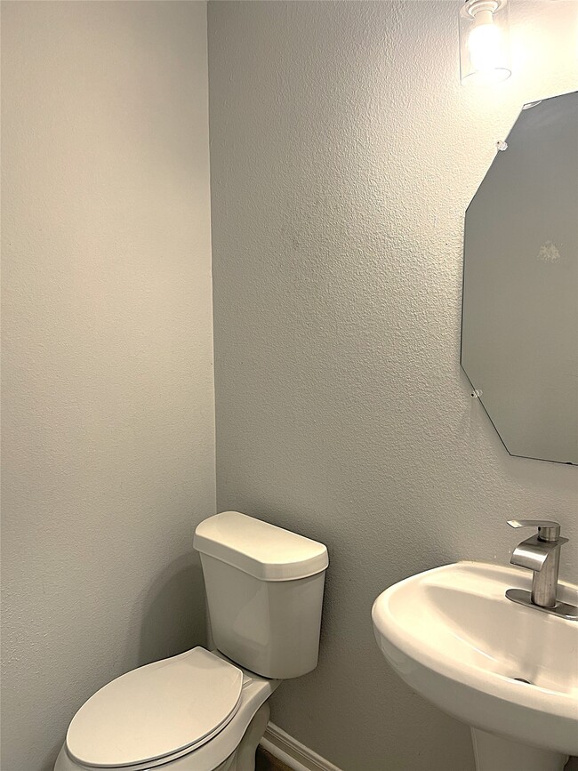 Building Photo - 20918 Roxette Ct