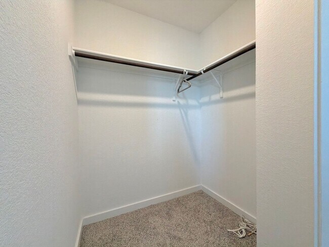 Building Photo - 2901 Louris Ln