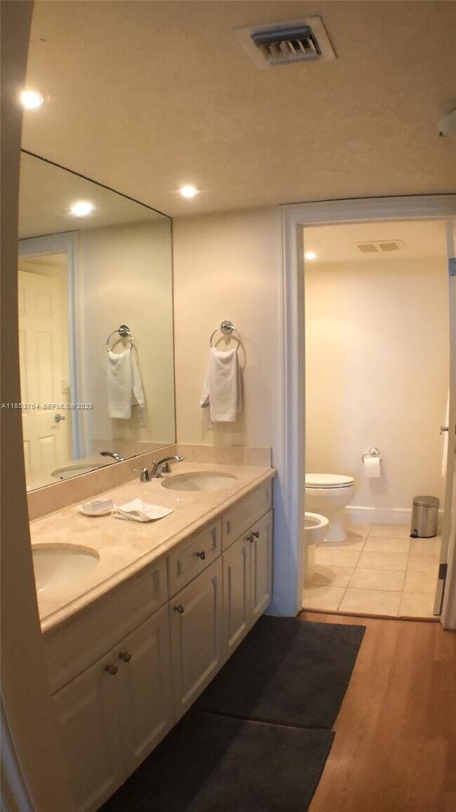 Building Photo - 151 Crandon Blvd