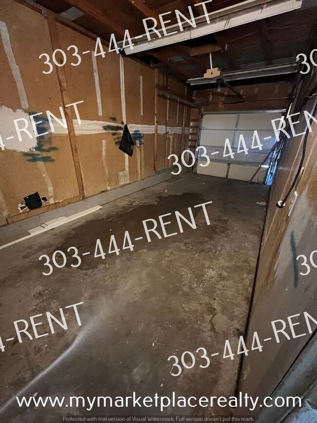 Building Photo - 4 Bedroom 2 Bathroom Single Family Home in Montbello!