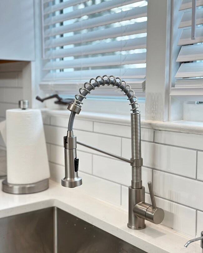 Building Photo - 20 Allessio St