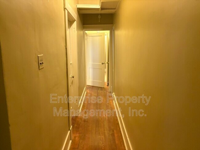 Building Photo - 2187 Court Ave