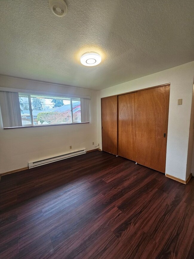 Building Photo - 1404 S Cherry St