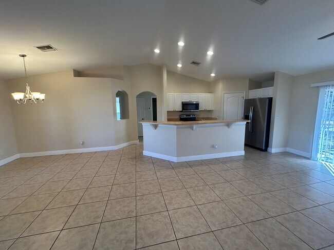 Building Photo - 1900 Kismet Pkwy W