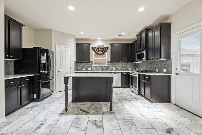 Building Photo - 6605 Fallen Breeze Ln
