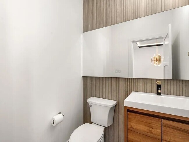 Building Photo - 114 Church St