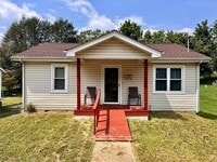 Building Photo - Centrally located charming cottage!