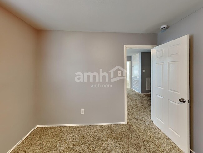Building Photo - 2203 Shady Birch Dr