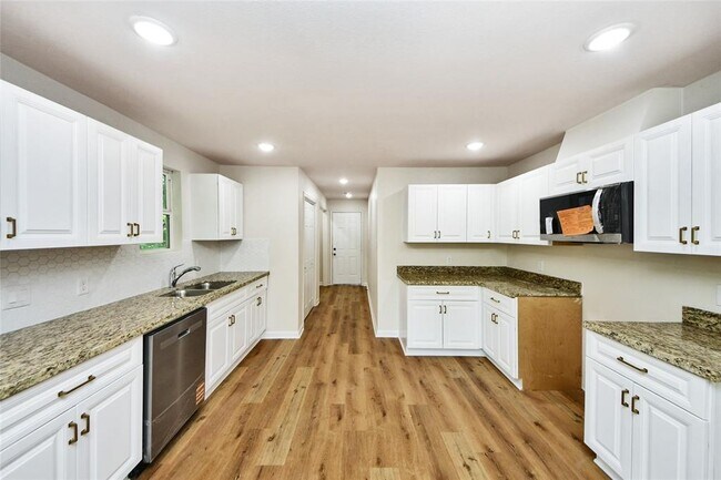 Building Photo - 2804 Bringhurst St