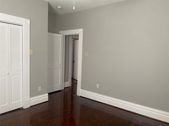 Building Photo - 917 Pinckney St