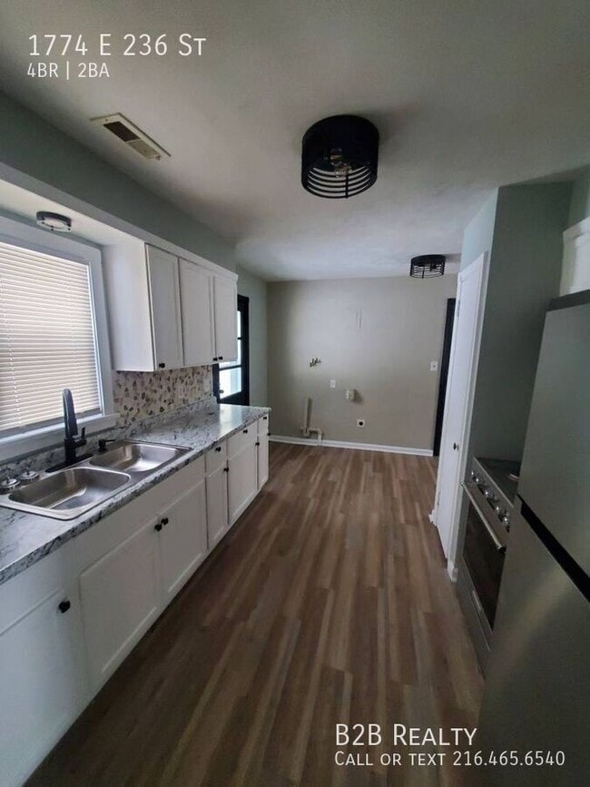 Building Photo - 1774 E 236th St