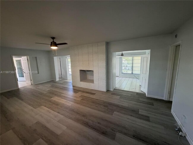 Building Photo - 311 SW 11th Ct