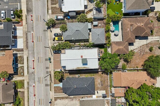 Building Photo - 2113 W Cass St