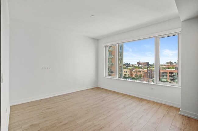 Building Photo - 169 W Elm St