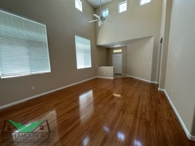 Building Photo - 4 Bedroom in East Woodland