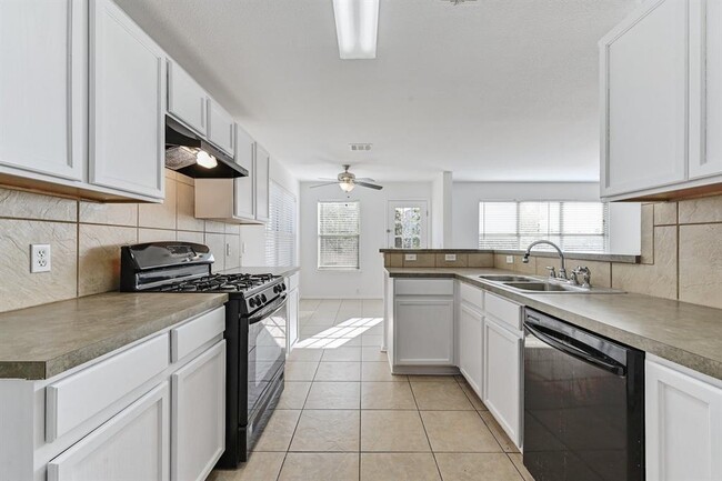Building Photo - 480 Camelia Pkwy