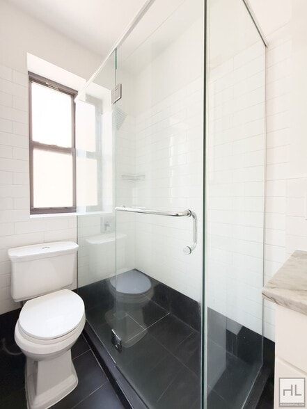 Building Photo - EASTERN PARKWAY / Spacious 1-Bedroom 1-Bat...