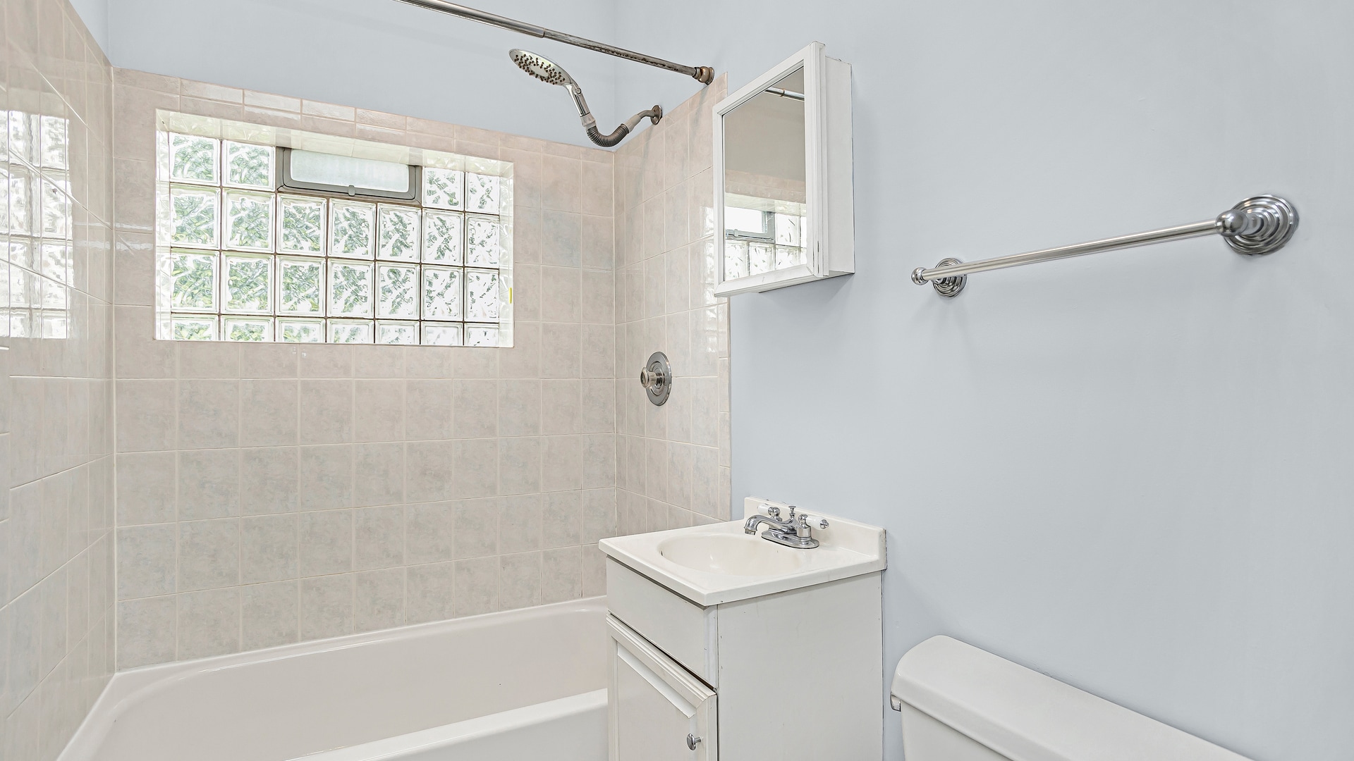 Bathroom (Photo 2) - 1472 W Webster Ave