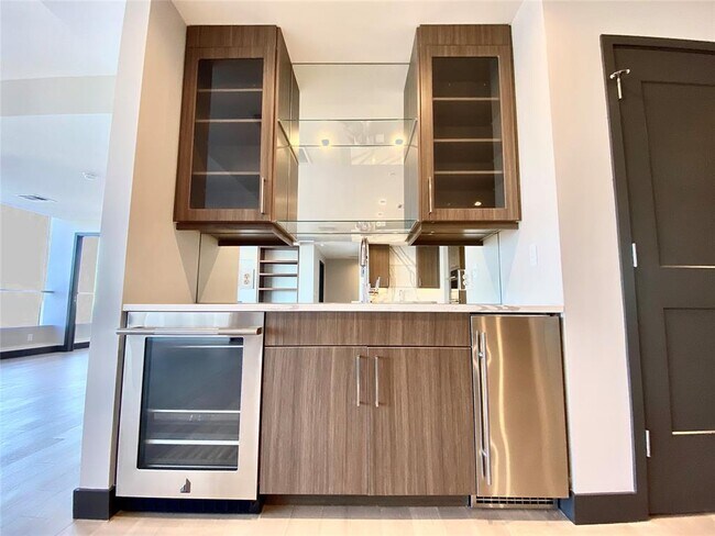 Building Photo - 1402 Elm St