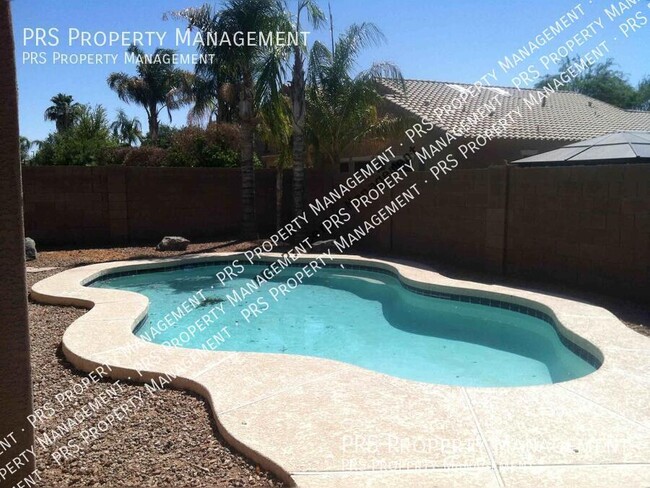 Building Photo - Home with a Pool in Gilbert