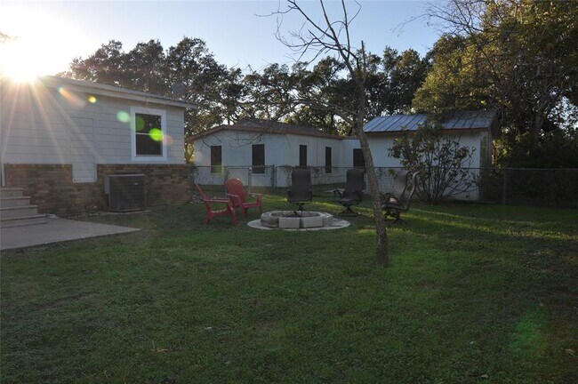 Building Photo - 367 Mesquite St