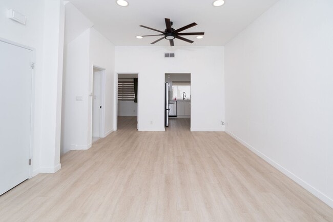 Building Photo - BEAUTIFUL 4 Bed 3 Bath unit