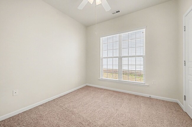 Building Photo - Immaculate & Move-in Ready Home in Desirable 55+ Community - Carolina Preserve