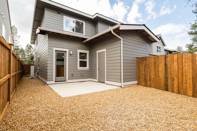 Building Photo - $1,200 Move-In Credit! Brand New 3 Bed Townhome in Prime Location