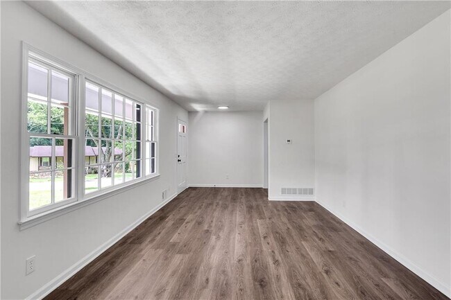 Building Photo - 2371 Holly Springs Rd