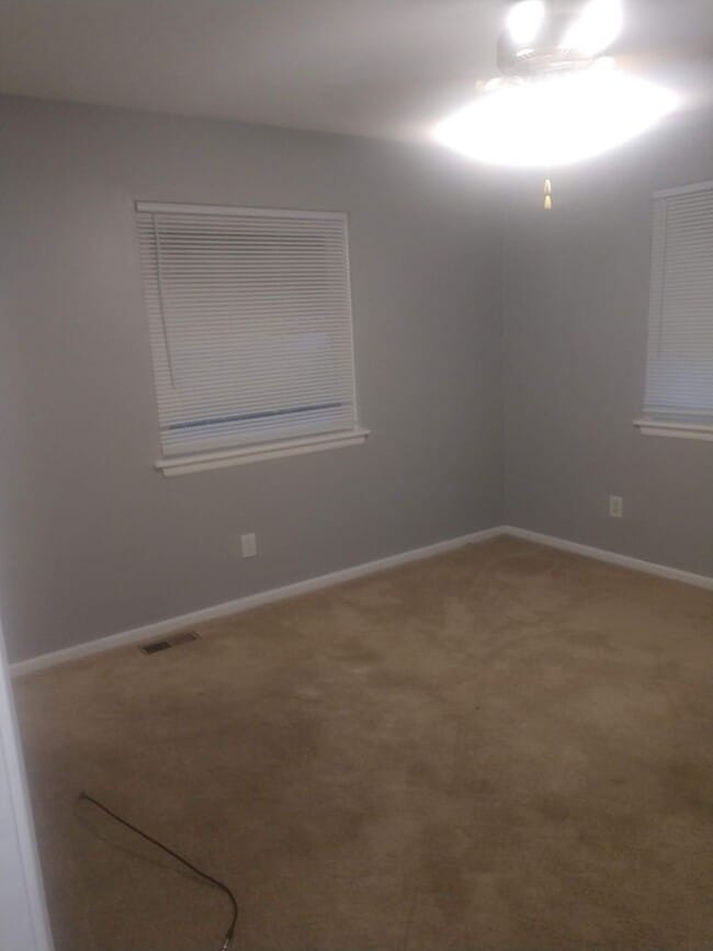 Building Photo - Three Bedroom Ranch Available July 2026!